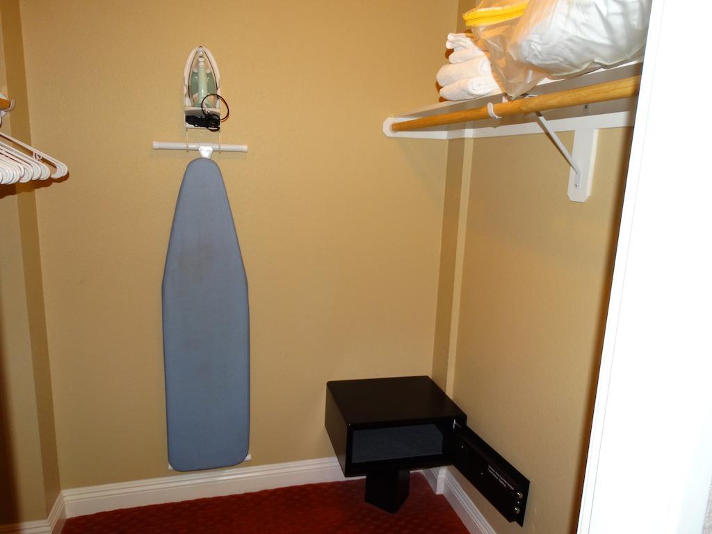 Suites At Jockey Club Las Vegas Room photo